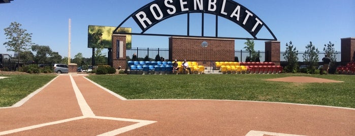 Rosenblatt Memorial is one of Lugares favoritos de Josh.
