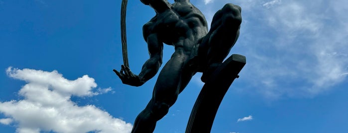 Rocket Thrower Statue is one of New York (2008-2015).