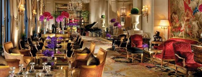 Hôtel Four Seasons George V is one of Vincentさんのお気に入りスポット.