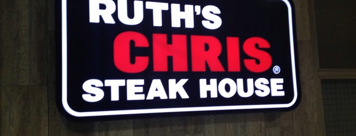 Ruth's Chris Steak House is one of Ameer'in Beğendiği Mekanlar.