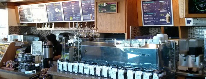 The Coffee Bean & Tea Leaf is one of Tempat yang Disukai Matt.