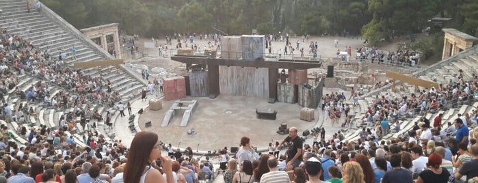 Epidaurus Theatre is one of Lieux qui ont plu à Ioannis.