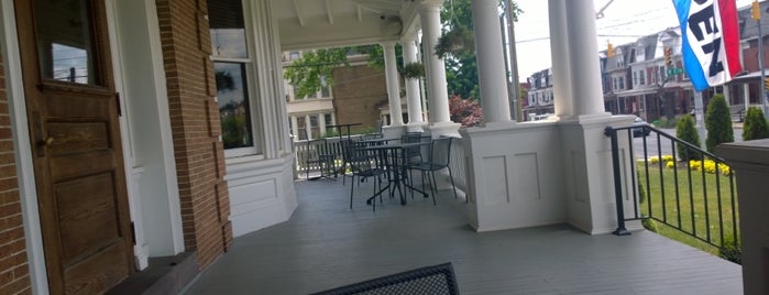 Front Porch Cafe is one of Tempat yang Disimpan Maribel.
