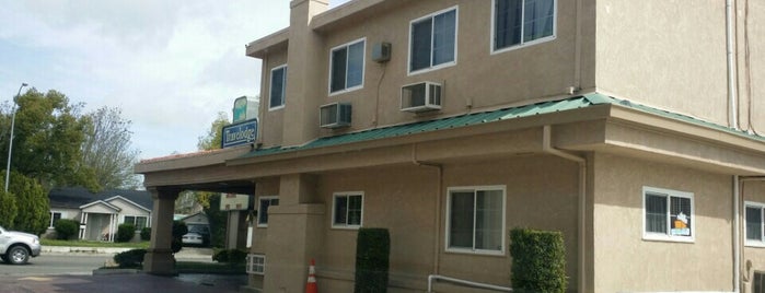 Travelodge by Wyndham is one of Felicity 님이 좋아한 장소.