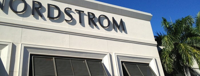 Nordstrom Waterside is one of Wesleyさんのお気に入りスポット.