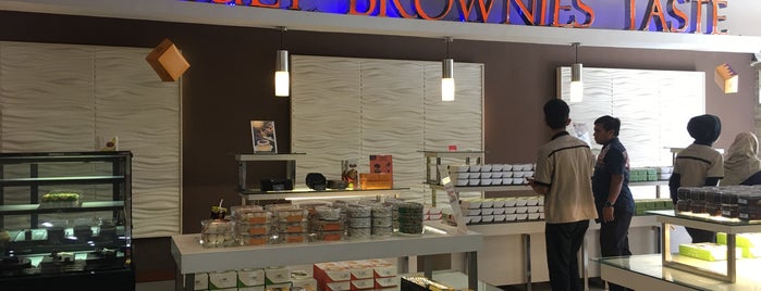 Amanda Brownies is one of Souvenir & Shoping Center.