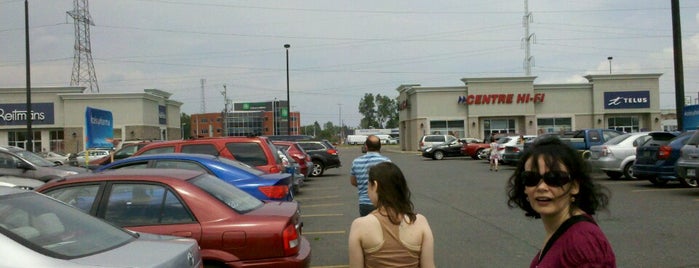 Walmart Grocery Pickup is one of Tempat yang Disukai Michael.