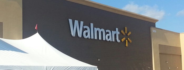 Walmart Supercenter is one of Posti che sono piaciuti a Daniel.