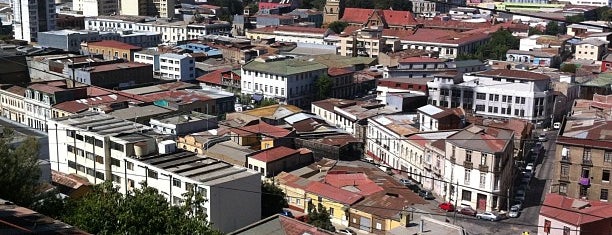 Valparaíso is one of Lugares donde estuve en el exterior 2a parte:.