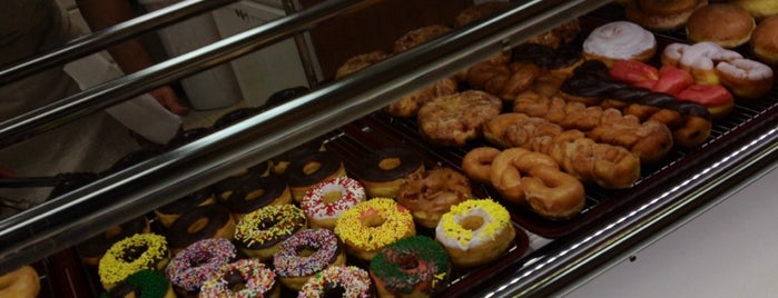 Donuts Kolache & More is one of สถานที่ที่ Kyra ถูกใจ.