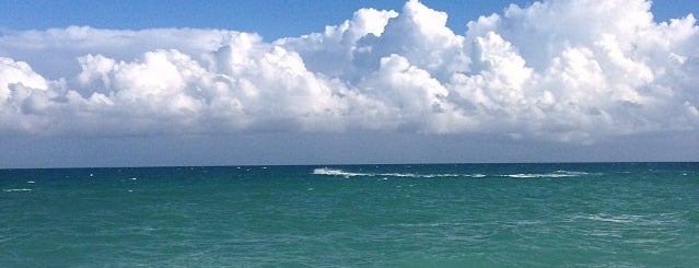 Beach at SLS is one of Orietta'nın Beğendiği Mekanlar.