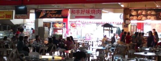 Golden Point Food Court (城中城美食坊) is one of 怡保.