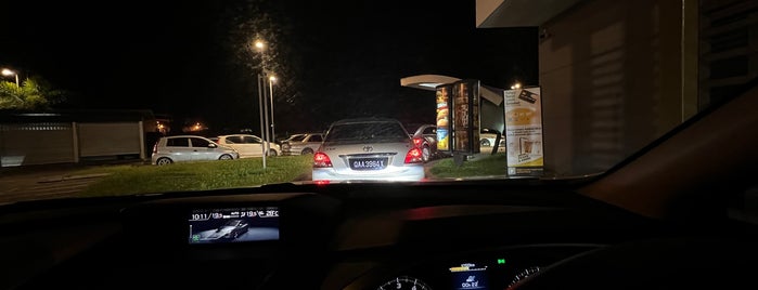 McDonald's & McCafé Drive-Thru is one of MAKANGGG.