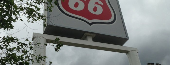 Petro-Mart Phillips 66 is one of สถานที่ที่ Thomas ถูกใจ.