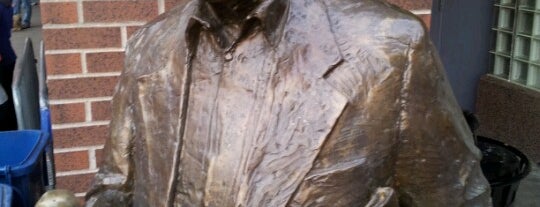 Sid Hartman Statue is one of Double J’s Liked Places.