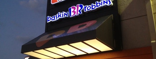 Dunkin' is one of สถานที่ที่ Emyr ถูกใจ.