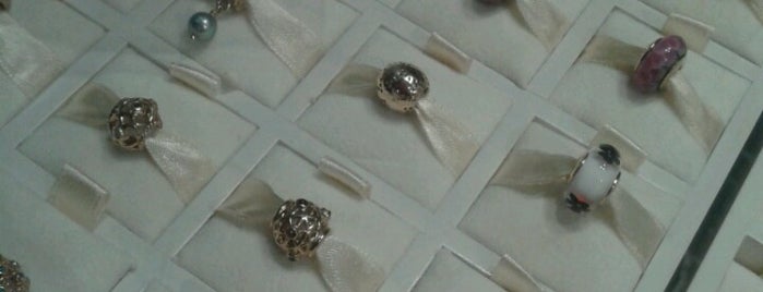 PANDORA Jewelry is one of Johnさんのお気に入りスポット.