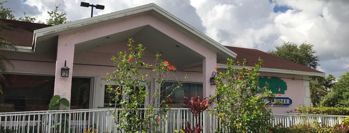 Tropical Everglades Visitor Center is one of Posti che sono piaciuti a Özdemir.