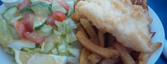 Captain George's Fish & Chips is one of FoodloverYYZ : понравившиеся места.