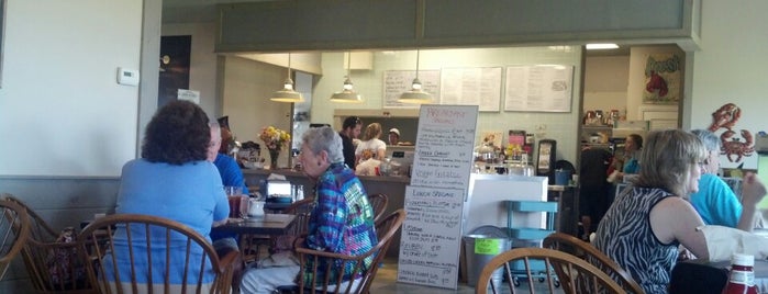 Two Gulls Cafe is one of Tempat yang Disukai Chris.