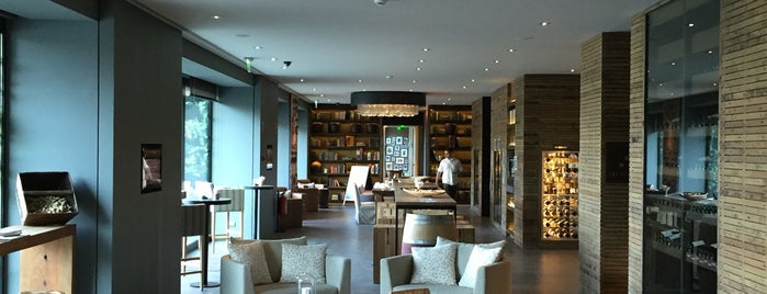 The Wine Library & Terrace is one of Lieux qui ont plu à Marlon.