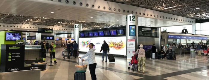 Terminal 1 is one of Orte, die Vlad gefallen.