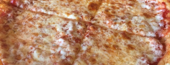 Flippers Pizzeria is one of Vacation 2015.