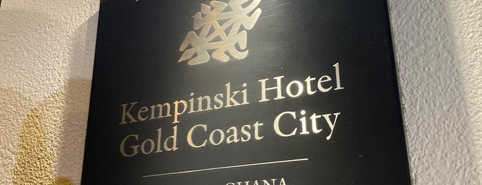 Kempinski Hotel Gold Coast City is one of Lieux qui ont plu à Mehmet Göksenin.