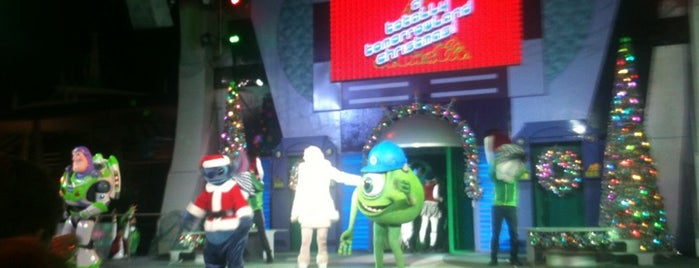 Totally Tomorrowland Christmas is one of Disney Fun.