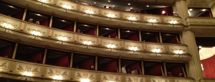 Wiener Staatsoper is one of Vienna's Highlights = Peter's Fav's.