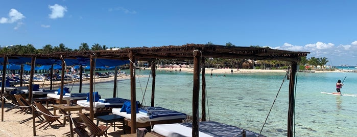 Mía Reef Hotel is one of Isla mujeres.