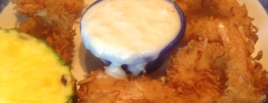 Red Lobster is one of The 9 Best Places for a Chowder in Toledo.