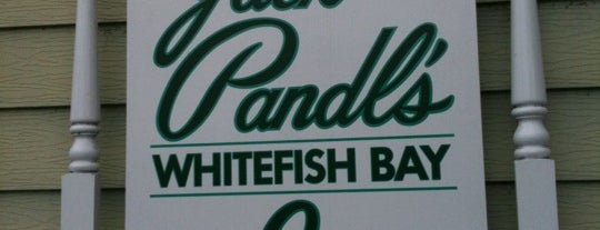 Jack Pandl's Whitefish Bay Inn is one of สถานที่ที่ Duane ถูกใจ.
