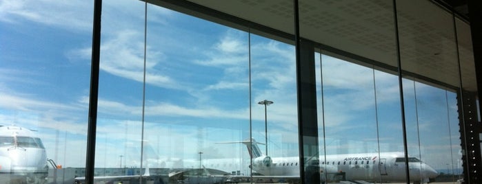 Terminal 2 is one of Locais curtidos por Hugo.