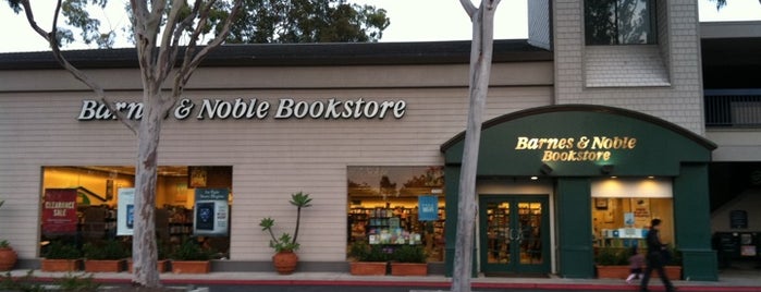 Barnes & Noble is one of Martin D. : понравившиеся места.
