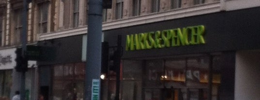 Marks & Spencer is one of สถานที่ที่ Fiona ถูกใจ.