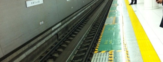 Oedo Line Shiodome Station (E19) is one of 2013東京自由行.