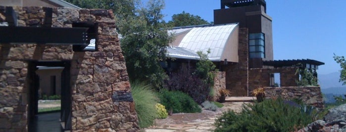 Gustafson Winery is one of Especially Pet-Friendly Wine Road Members.