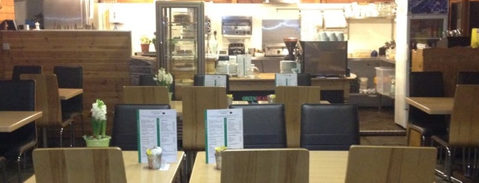 Greenbean Coffee Shop is one of Sheffield.