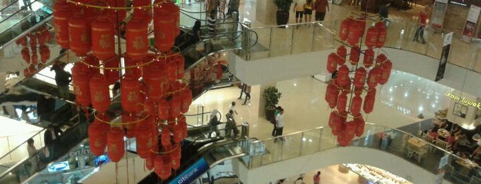 Paragon City Mall is one of Semarang must try places.