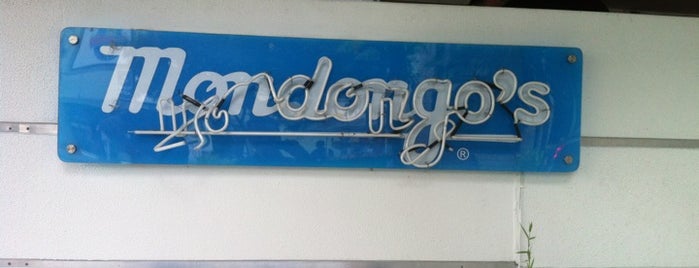 Mondongo's is one of Donde comer?.