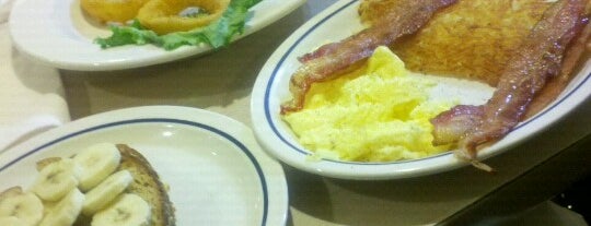 IHOP is one of Janineさんのお気に入りスポット.