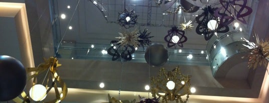 SHINSEGAE Department Store is one of For Seoul trip.