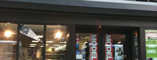 Modell's Sporting Goods is one of James : понравившиеся места.