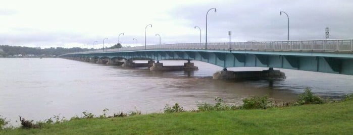 M. Harvey Taylor Memorial Bridge is one of Locais curtidos por Whitni.
