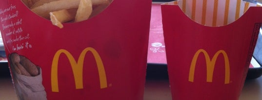 McDonald's is one of Caroline 🍀💫🦄💫🍀'ın Beğendiği Mekanlar.