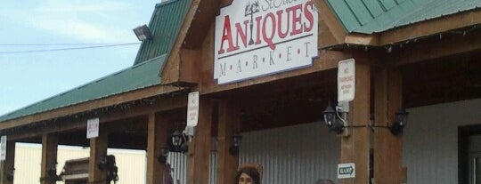 St. Jacobs Antiques Market is one of Waterloo.