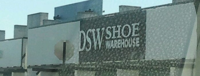 DSW Designer Shoe Warehouse is one of Brett : понравившиеся места.