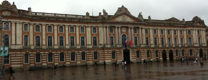 Hôtel de Ville de Toulouse (Capitole) is one of La Ville en Rose.