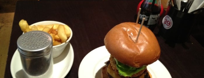 Gourmet Burger Kitchen (Canary Wharf) is one of William 님이 좋아한 장소.